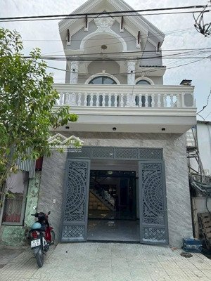 1tỷ 050/100m2 ra gấp căn nhà ngộp đang cho thuê ngay chợ vĩ hảo, tân uyên. sổ hồng riêng.