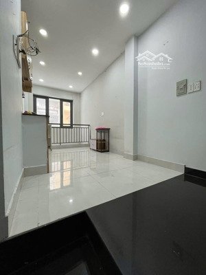 cho thuê nhà 2 phòng ngủ mặt tiền đường số quận 4