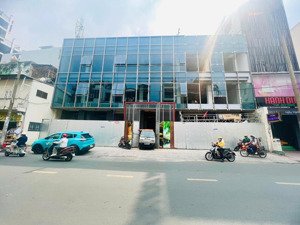 tòa nhà cho thuê ngay góc lê văn sỹ quận 3 ngang 25m diện tích 1 sàn 500m2 hầm trệt 2 lầu nhà mới