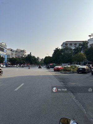 bán nhà mp nguyễn văn huyên cầu giấy 173/300 m x mt 12 m x giá 45 tỷ. kinh doanh mọi lĩnh vực.