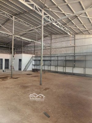 cho thuê kho 390 m2 có sân rộng gần xe ford 15 triệu