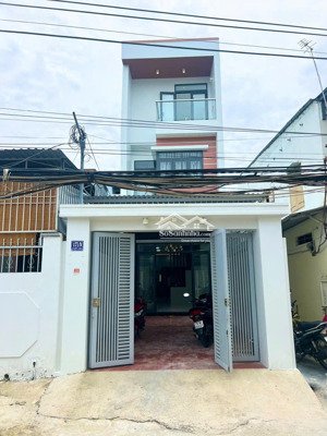 bán nhà 3 tầng dt 92m2 có sẫn đỗ 2 oto , đường 6m, gần biển, tiện ích xung quanh đầy đủ giá 4,6ty