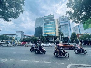 mặt tiền nguyễn văn trỗi, quận phú nhuận - dt 10x30m, cn 300m2 - 5 tầng - hđt 250 triệu - 70 tỷ