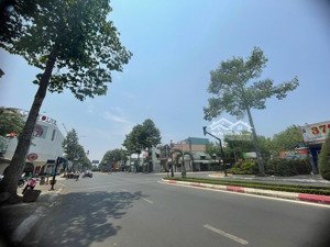 cho thuê góc hai mặt tiền đường cmt8, tp bà rịa (dt: 8 x 26 = 220m2) góc hai mặt tiền + vị trí đẹp