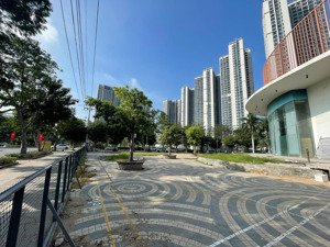mặt bằng kinh doanh 500m2 trung tâm quận 7
