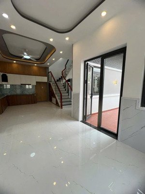 bán gấp căn biệt thự ở kcn cầu tràm gần chợ bình chánh