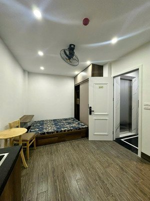 chính chủ cho thuê ccmn ngõ hòa bình - khâm thiên - 30m2 - 5.7 tr/tháng - full đồ cực đẹp