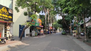 chính chủ cần bán lô đất sầm uất nhất cầu giấy, lô góc, mặt tiền 15m. giá 68.5 tỷ