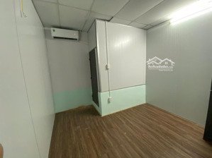 phòng trọ có máy lạnh , nvs riêng, có thêm bếp nếu khách cần, ngay trung tâm q5, tiện qua quận 1,3