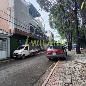 bán nhà 1 trệt 1 lầu, đường phạm ngũ lão, hướng đông nam