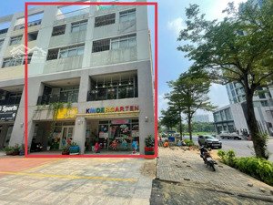 cho thuê cặp nhà phố khu tttm tài chính quốc tế phú mỹ hưng giá 120 triệu/tháng
