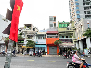mặt tiền lạc long quân, sát ngã tư - khu cao ốc res.