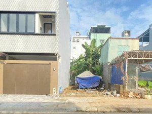 em cần bán gấp lô đất thổ cư 100m2 giá 890 triệu ở bình dương cặp sát ql 13.