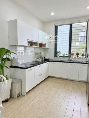 nhà 5 tầng rất đẹp (có thang máy), kđt mipeco, nha trang. gần biển. sổ hồng riêng. 90m2 - 9,5 tỷ.