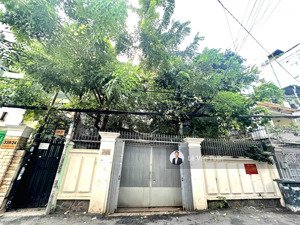 bán biệt thự sân vườn 339/22b lê văn sỹ, phường 13, quận 3. ngay ngã 4 lê văn sỹ - trần quang diệu