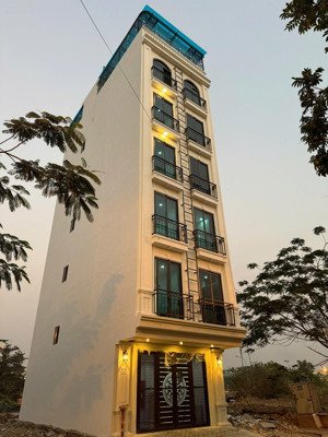 bán ngay căn nhà 7tầng chung cư mini, nằm cạnh đại học fennikka, doanh thu 40-45tr/1tháng.