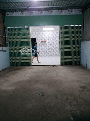 cần cho thuê nhà gần đại học quốc gia, gần big c dĩ an, bình dương. có sân xe hơi