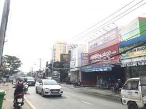 cho thuê nhà góc 2 mặt tiền đường đỗ xuân hợp, q9 cũ. dt: 10m x 50m