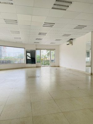 cho thuê biệt thự căn góc 2 mặt tiền kdc him lam kênh tẻ giá 150tr/th
