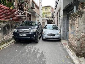diện tích to giá hợp lý, cống thôn yên viên đường ô tô tránh 2 mặt ngõ mặt tiền = hậu vuông đẹp