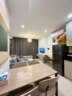 cần bán nhanh căn hộ full nội thất ở c skyview sẵn sổ hồng giá tốt chỉ 1ty9 tầng cao hướng đông