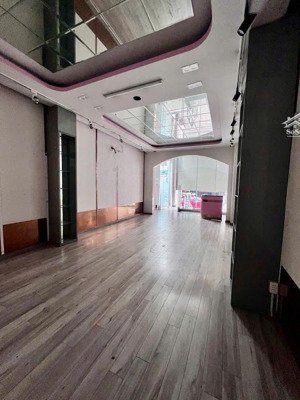 cho thuê nhà mặt tiền nguyễn trãi, giá 70tr/tháng. liên hệ ngay 0939333375 anh trường