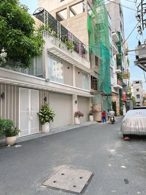 siêu phẩm chdv chủ cần tiền bán gấp . 13 phòng đầy đủ nội thất . pháp lý chuẩn , sổ hoàn công đủ