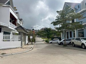 biệt thự lô góc 2 mặt tiền thuộc kqh biệt thự trung tâm nhất của tp đà lạt golf valley