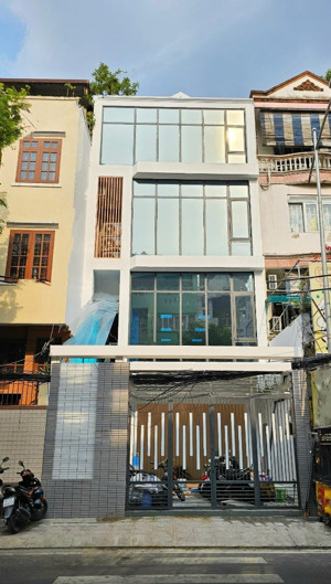 cho thuê văn phòng mới đẹp thành thái diện tích 60m2, hỗ trợ 1 số bàn làm việc, thành thái quận 10
