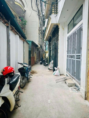 lê văn lương 40m x 5 tầng. tổng 5p. 50m ra ô tô tránh. ở luôn. giá 9 tỷ. lh 0989388246