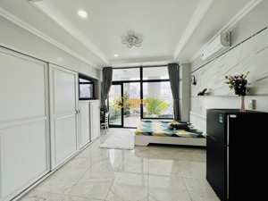 ch ban công sân vườn 50m2 - thang máy tận phòng. trung tâm sát q1 q3. nhanh còn chậm hết , chỉ 8tr3