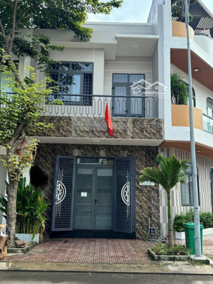 bán nhà đẹp 1 trệt 1 lầu ngay kdc gần vincom plaza dĩ an 85m2 với 2pn sẵn sổ ngân hàng có hỗ trợ