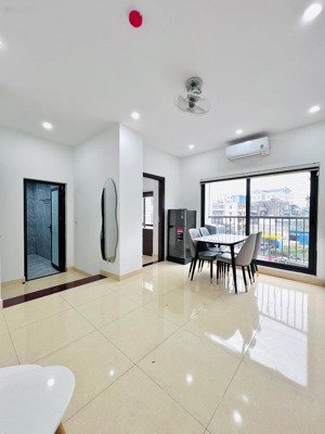 cho thuê phòng tại 243 đường giải phóng phường phương mai, đống đa hà nội giá chỉ với 10,5tr, 46m2