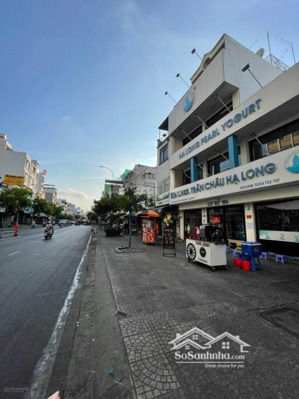 cho thuê nhà nguyên căn 29b hùng vương gần nguyễn duy dương. dt: 4 x 18m, 3lầu. lh: 0.0901 38 30 38