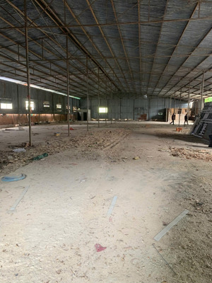cho thuê kho dt:25x50=1250m2. gía 40tr/tháng.