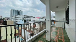 chdv ngày trung tâm q10 cách ueh 200m full nội thất, bạn công rộng thoáng 40m2