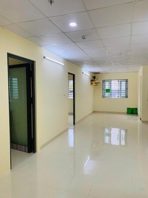 cho thuê chung cư hoà khánh, 70m2, 2ngủ, 2wc (căn góc -giá 4,5 triệu/ tháng (bao gồm phí vận hành)