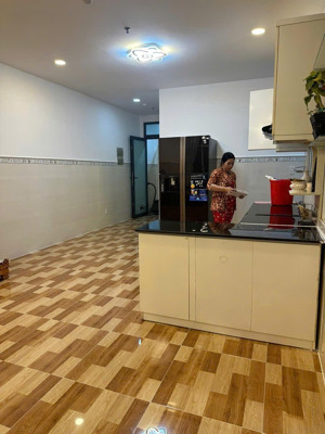 cần bán gấp căn hộ cc bình đông xanh, q8 dt 70m2, 2pn có sổ hồng , giá 3,6 tỷ.lh0866688444