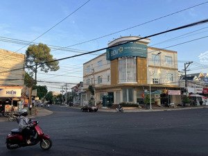cho thuê mặt tiền kinh doanh 255m2, bidv hết hợp đồng