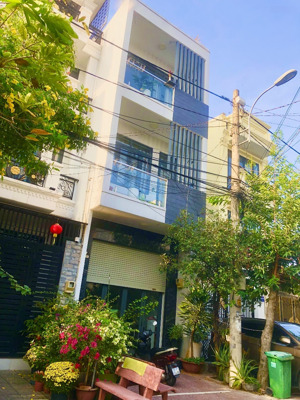 chính chủ bán nhà đường số, nhà 1 trệt 1 lửng 1 lầu, nhà còn mới kiên cố. giá bán 8tỷ4