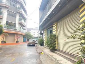 chính chủ cho thuê nhà 2 tầng siêu rộng, mặt tiền 14m, đường ô tô tránh, gần đường 32