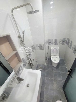 cho thuê 487 cách mạng tháng 8, phường 13, quận 10