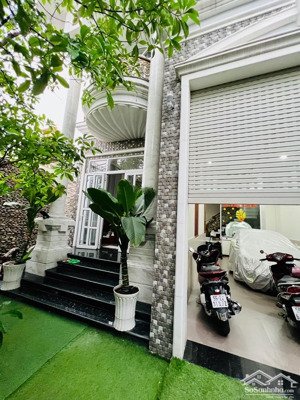 bán biệt thự mặt tiền đường gò cẩm đệm, p10, tân bình, 183m2, 3 lầu thang máy chỉ 29 tỷ