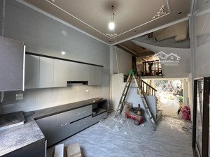 chuyển công tác nên tôi cần bán nhà mới 3 tầng, 1 lửng, 39m2 vừa hoàn thiện, chưa ở, tại thường tín