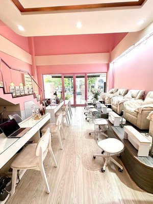sang mặt bằng đẹp, làm spa, nail phú mỹ hưng. q7