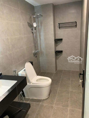 bán gấp nhà mặt phố nguyễn văn cừ, 9,8 tỷ, 68m2, 6pn, 6wc, long biên, hà nội