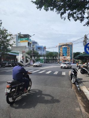 cho thuê biệt thự 200m2 ngang 7m mặt tiền trương công định phường 3 tpvt