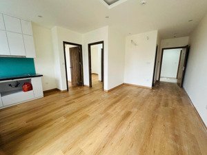 cho thuê căn 2 phòng ngủ, có nội thất cơ bản giá 3.5 triệu/tháng