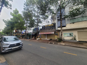 chính chủ bán nhà mặt tiền kinh doanh đường nguyễn hữu cảnh phường phú thọ, thủ dầu một.