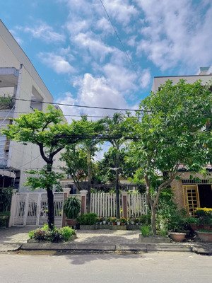 bán nhà vườn trung tâm quận thanh khê,đà nẵng đường 10m5 dt:202m2 ngang 10m.